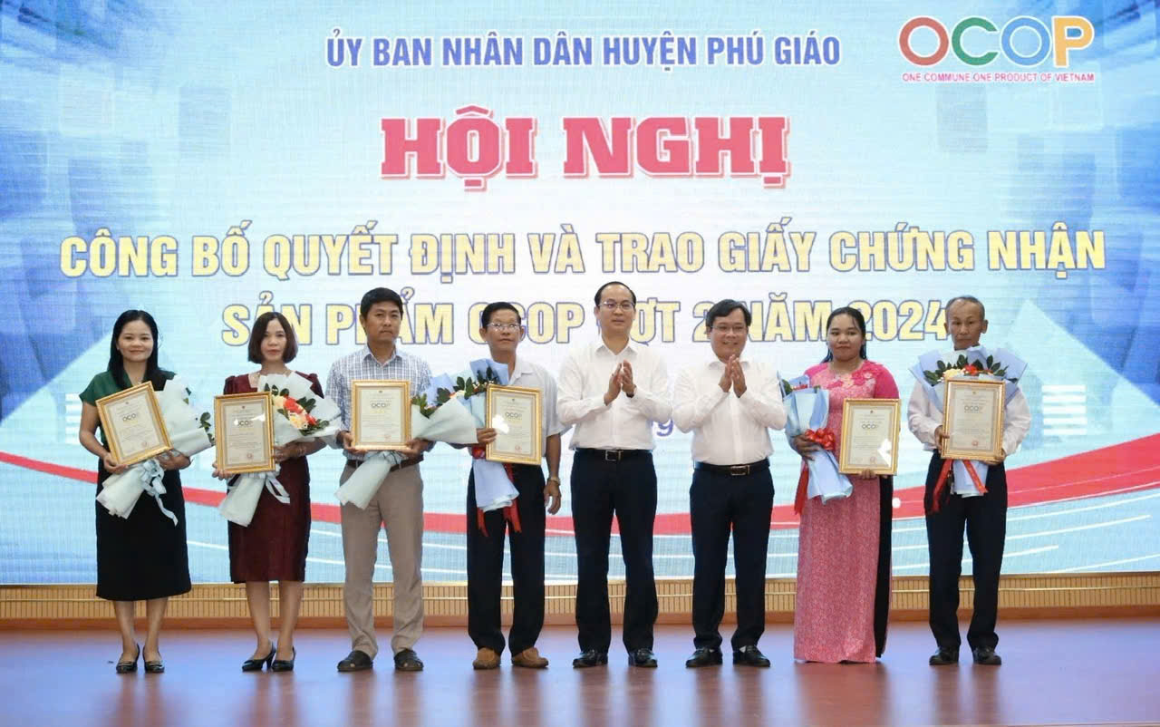 trao thưởng yến sào cúc hà